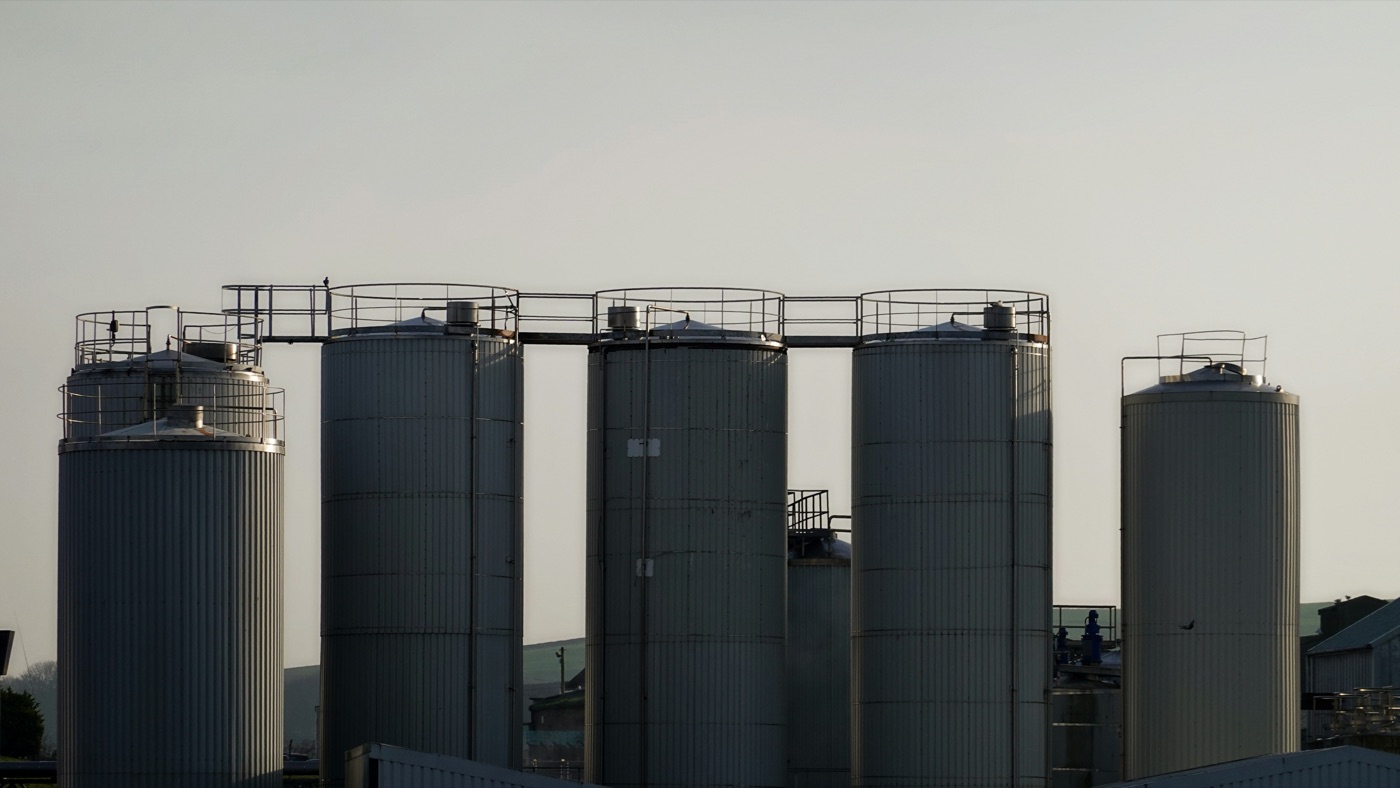 Capsrow storage terminal